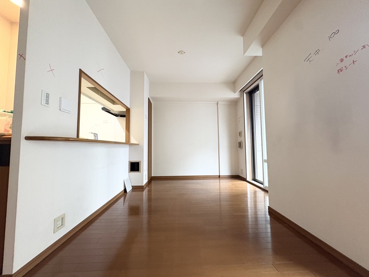 内装 現在改装中◆Sunshine◆光が燦々と入り、いるだけで気持ちいい。「開放的でゆとりあるお部屋です。」