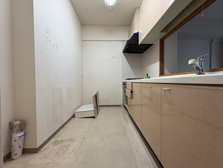 キッチン 現在改装中◆ワクワク◆開放的で機能性も高いシステムキッチン。お子様は毎日のご飯にワクワク！