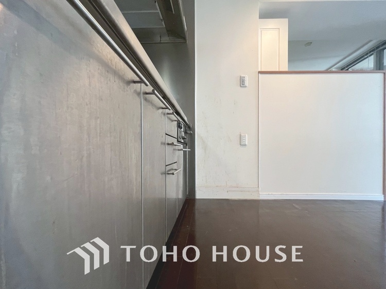 キッチン 【KITCHEN】◆ワクワク◆開放的で機能性も高いシステムキッチン。お子様は毎日のご飯にワクワク！