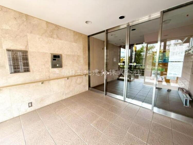 エントランス 【エントランス】重厚感の溢れるエントランスはマンションの顔！帰宅時、来客時に誇れる空間を演出します！