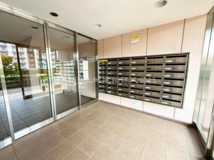 エントランス エントランスを潜ると清潔感あるロビーが広がります。