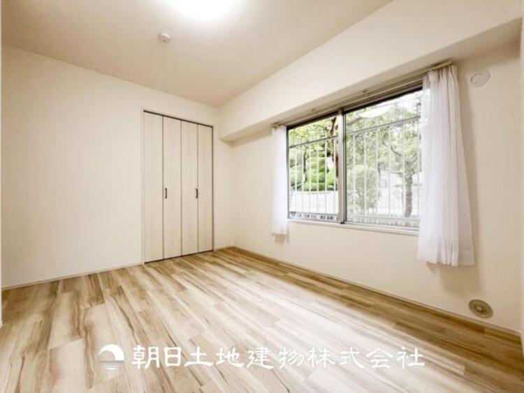 内装 【居室】設計者のセンスが求められる大切な空間だからこそ、落ち着いて過ごせる癒しと寛ぎの空間が欲しい。そんな願いを叶えました。