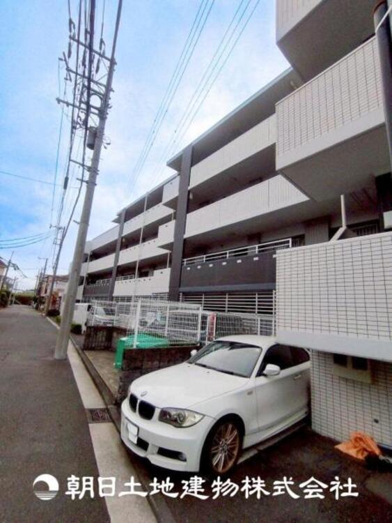 外観 【外観写真】表現された空間はたくさんの光を浴び、風を感じ、暮らしの時間を豊かにしてくれます。デザインされた空間と競い合うかのような充実した建物と共に大切な家族の思い出を刻んでいきます。