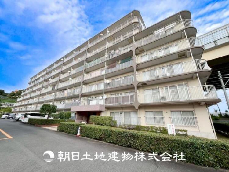 外観 【外観写真】表現された空間はたくさんの光を浴び、風を感じ、暮らしの時間を豊かにしてくれます。デザインされた空間と競い合うかのような充実した建物と共に大切な家族の思い出を刻んでいきます。