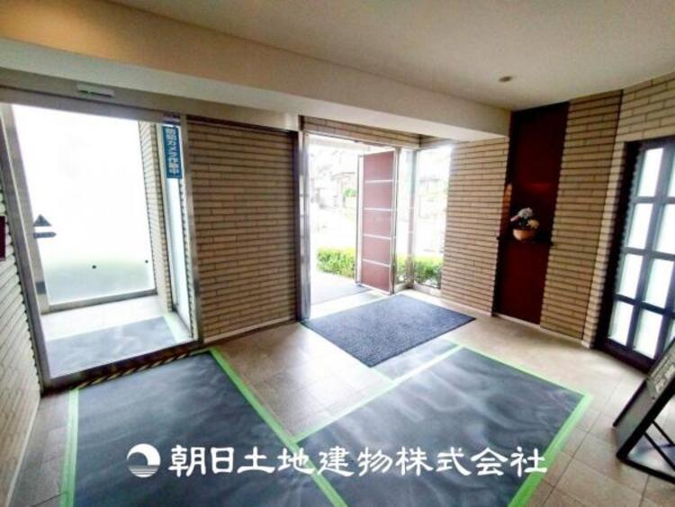 エントランス 【エントランス】家族の帰り、遊びに来る友人、知人を優しく迎え、温もりに満ちた生活空間を予感させる。帰りたい家がここにあります。