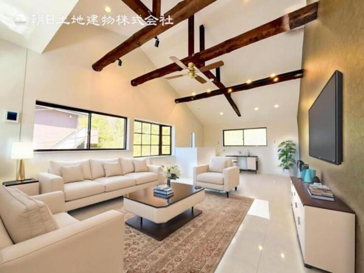 居間 家族の会話や笑顔が行き交うリビングで、子供を走り回らせたい。ダイニングテーブルでゆったり食事を堪能。光と風が溢れる開放的なリビングダイニングには、くつろぎの空間を生み自然と家族みんなが集まってきます