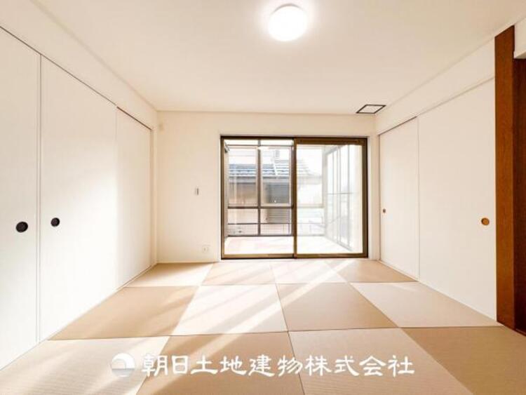 内装 来客時の客室としても利用できますし、お子様のプレイルームやお昼寝に最適なお部屋です。