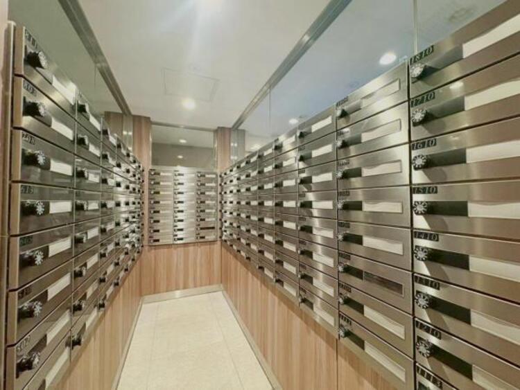 その他 郵便受けはダイヤルロック付きなので、第三者に中を覗かれず安心です