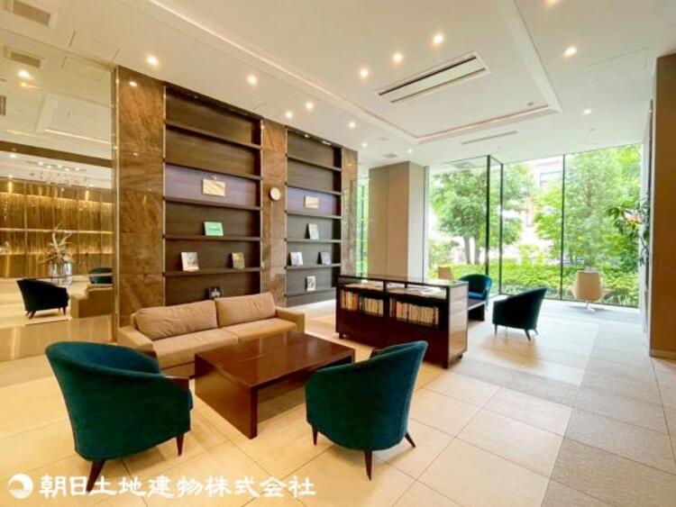 その他 上品な静けさに包まれたロビーは、まるでホテルのラウンジのような美しさです