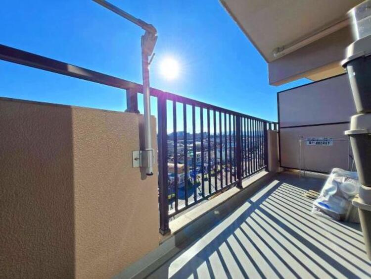 バルコニー 明るい空間でのびのび過ごせます
