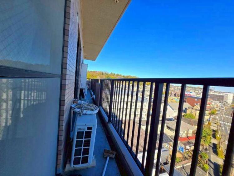 バルコニー ２部屋を繋ぐ広々とした広さです