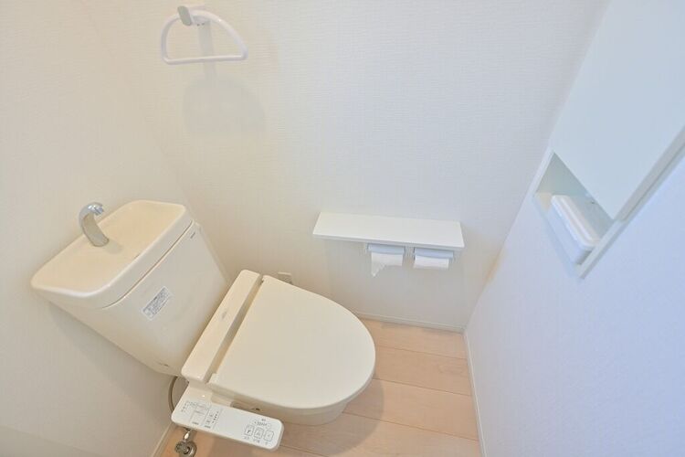 その他 2階トイレ◇2階も暖房洗浄便座付トイレ壁に収納もあります。