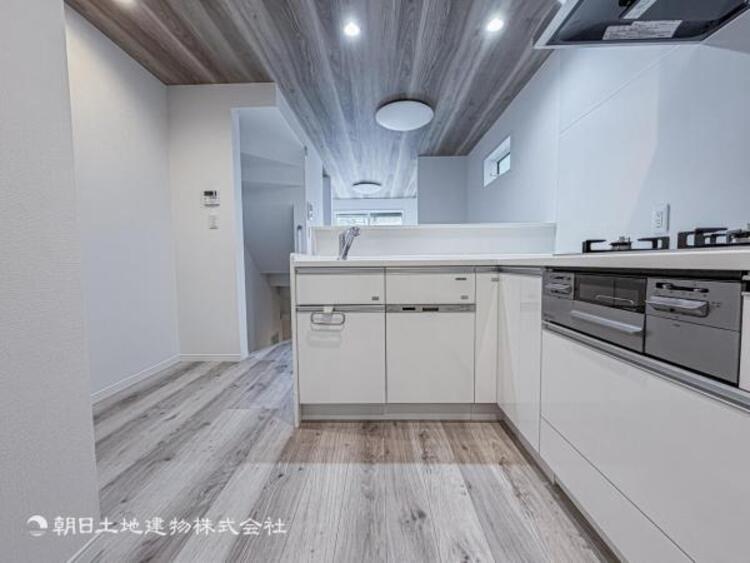 キッチン 【キッチン】リビングダイニングが見渡せるカウンターキッチン！　お子様に目を配れるのもうれしいです。