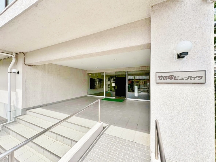 エントランス 外と内をつなぐエントランスは、まさに顔となる場所。