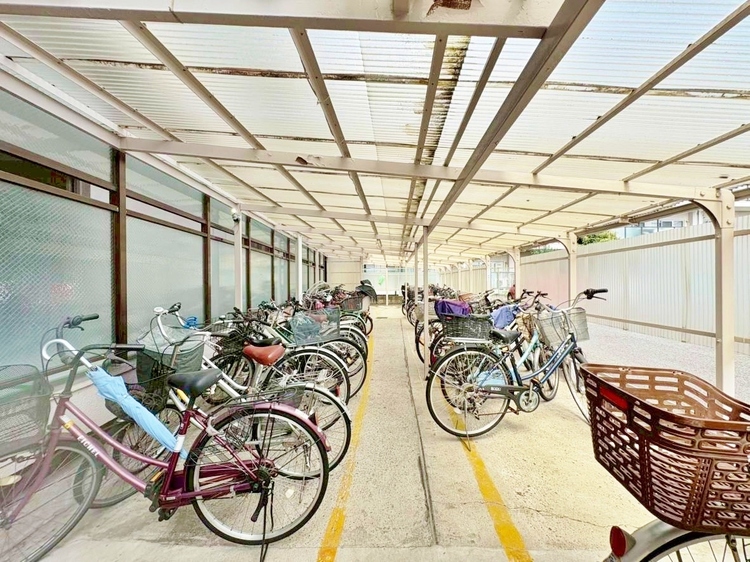 設備 きちんと整備された駐輪場。住む方の心遣いが感じられます。