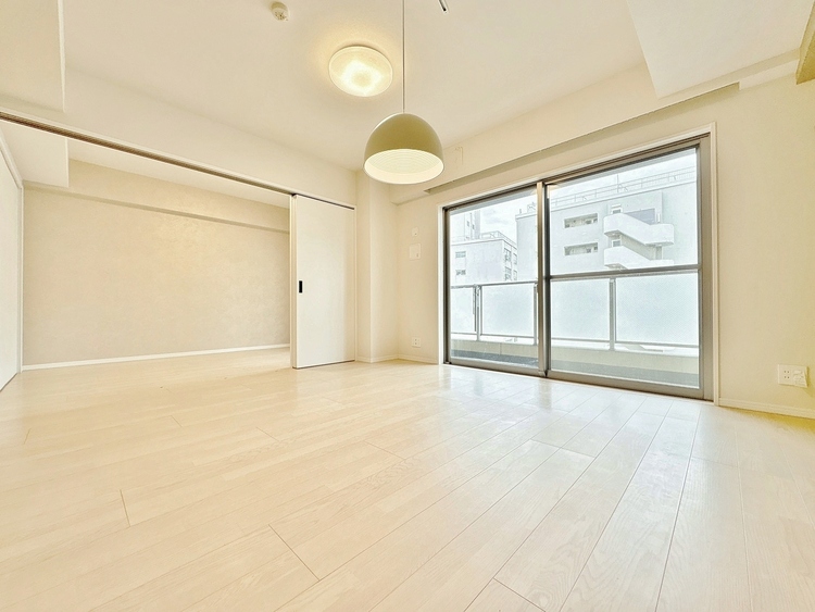 居間 居心地の良い空気感は、暮らしのステージを彩り、心からのやすらぎと満足感を与えてくれます。