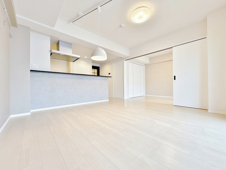 居間 飾り過ぎないシンプルな内装と偏り過ぎないデザインで統一しました。