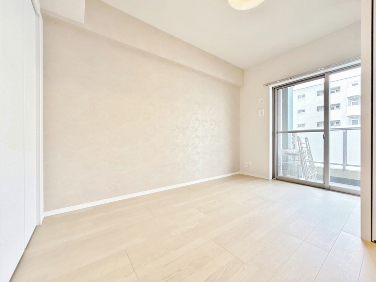 寝室 ベッドも十分に設置するスペースがあります。