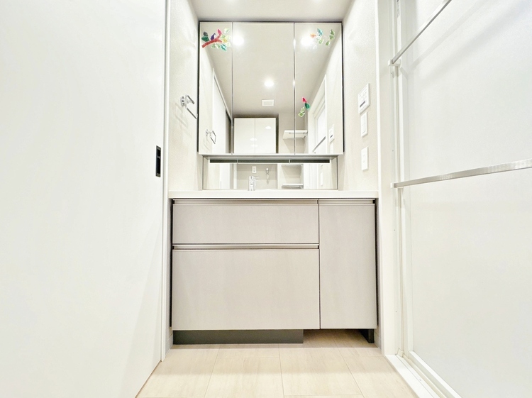 洗面 何かと物が増える場所だからこそ、スッキリと見映えの良い空間に。