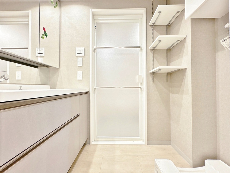 洗面 清潔感と心地よさを重視した、上質感漂うパウダールーム。