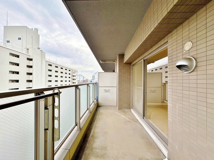 バルコニー 暮らしの中で、光と風を演出してくれるバルコニー。