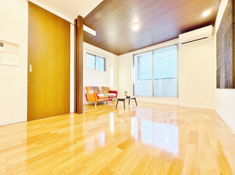 居間 快適に過ごす毎日を求めて、暮らしの中でご自身の「マイホーム」に創り上げてください。