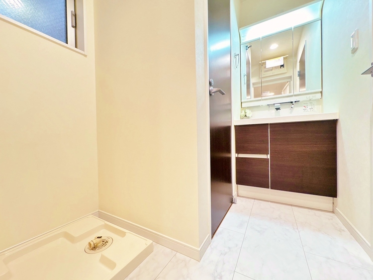 洗面 清潔感と心地よさを重視した、上質感漂うパウダールーム。