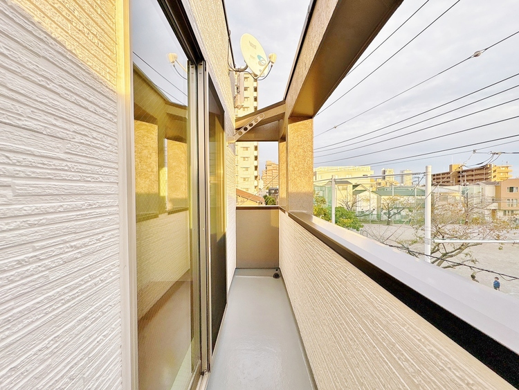 バルコニー 暮らしの中で、光と風を演出してくれるバルコニー。