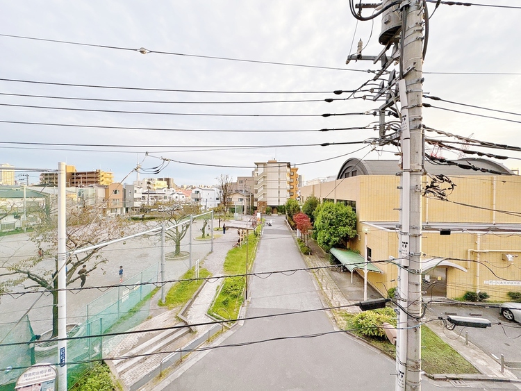 バルコニー 窓を開けると広がる青空。心をリフレッシュして日々を過ごしていきましょう。