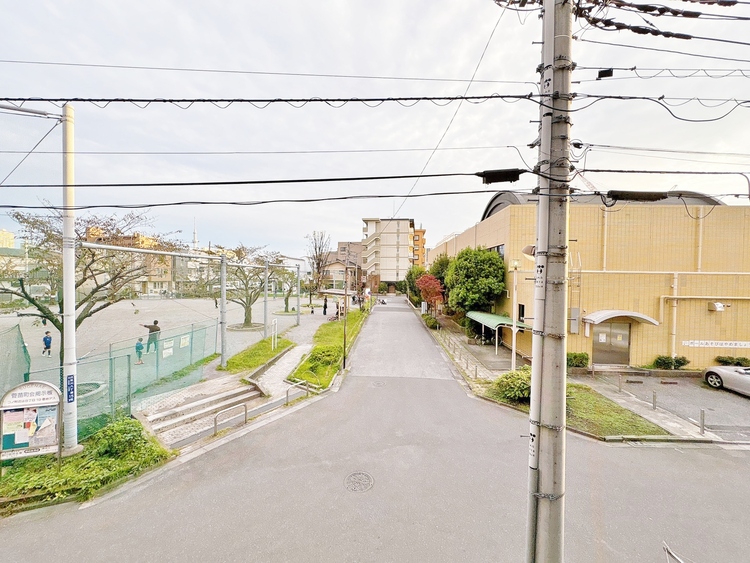 バルコニー 頬をなでる、優しい風を感じることが出来ます。