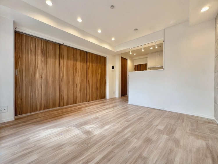 居間 忙しく過ぎゆく日常を置き去るほど、ゆったりした時間が流れるリビング。