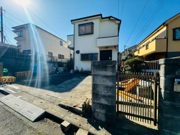 外観 コンビニや飲食店も近くにあり便利です。