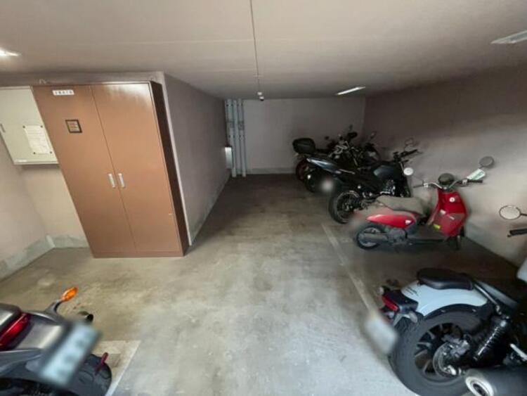 その他 駐輪場は屋内の為雨が降っても濡れません。