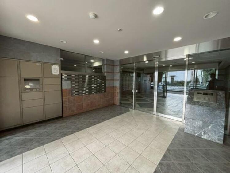 その他 広々としたロビーは開放感があります。