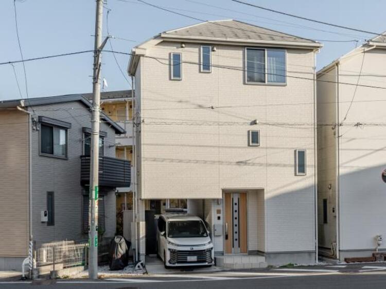 外観 凛とした表情を見せる外観は、時の移り変わりの中で、様々な表情を見せてくれます。