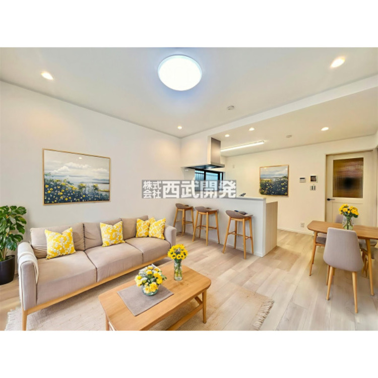 居間 配置してある家具や小物はCGによるイメージです