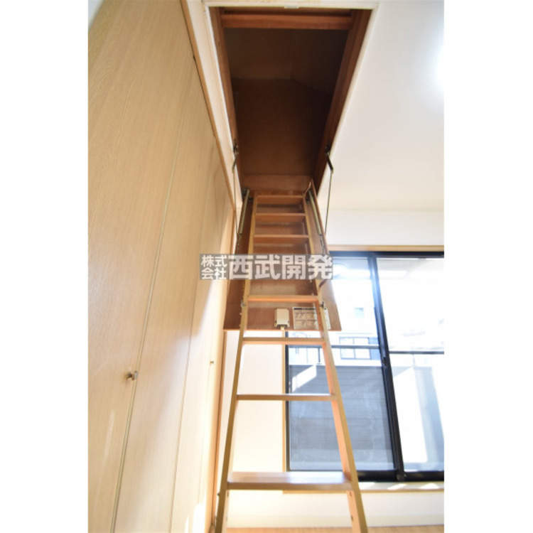 内装 小屋裏収納