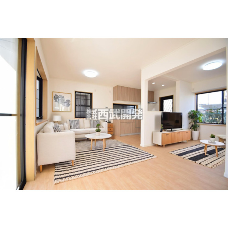 居間 配置してある家具や小物はCGによるイメージです