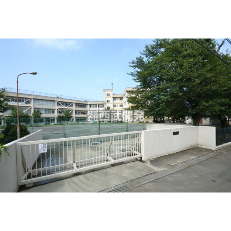 周辺 第六中学校(約270m)