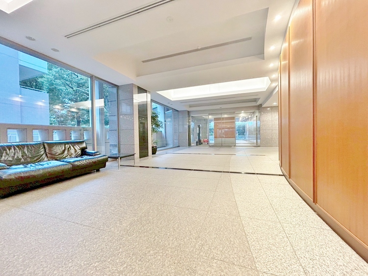 その他 館内は静寂な中が保たれており、管理が行き届いている印象を受けました。