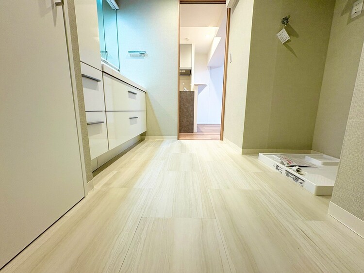 その他 十分な広さの脱衣所。