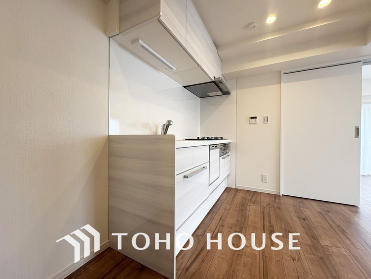 キッチン シンプルな部屋の雰囲気に溶け合うナチュラルキッチン