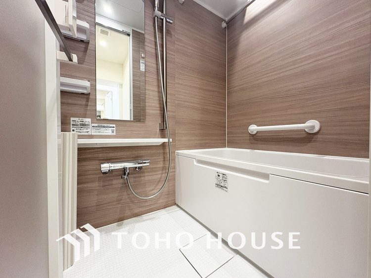 風呂 一日の疲れを癒すバスルームは、心地よいリラックスを叶える清潔感溢れる空間