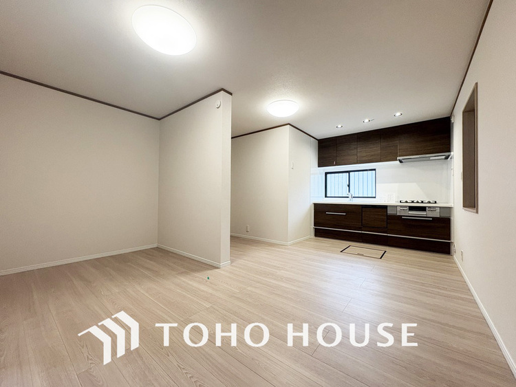 内装 広がりのある住空間、家族が集まるリビング・ダイニング