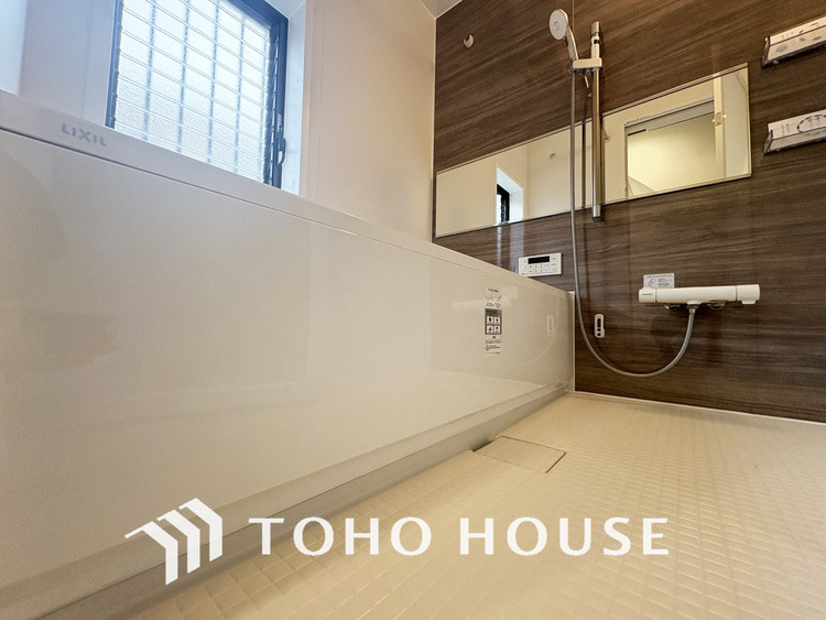 風呂 一日の疲れを癒すバスルームは、心地よいリラックスを叶える清潔感溢れる空間