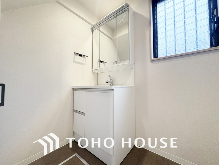 洗面 白を基調とした清潔感のある洗面室