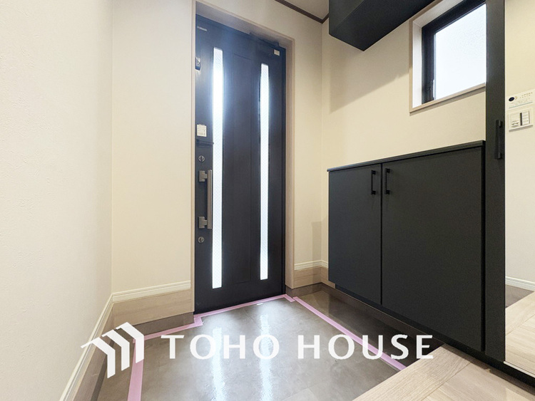 玄関 優しい雰囲気の玄関、家族の帰りを暖かく迎えてくれます