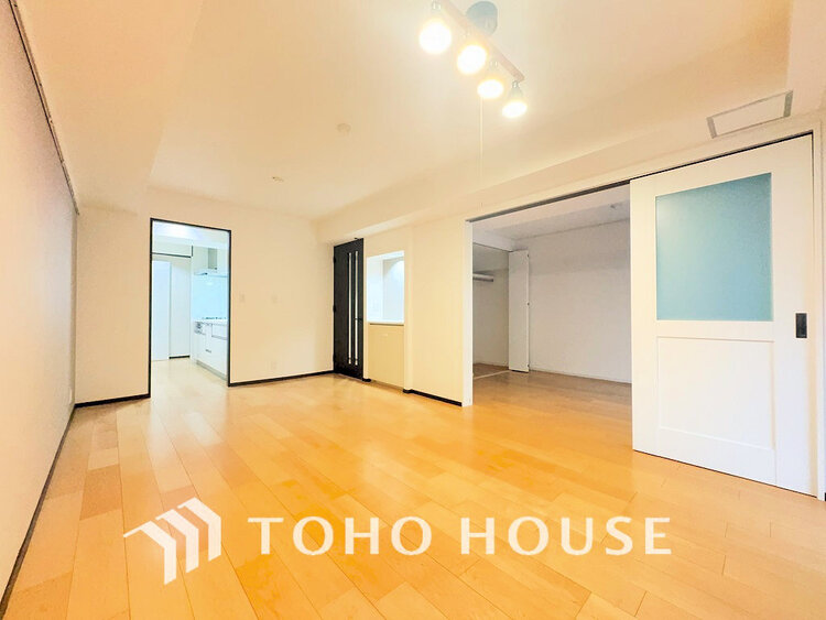 内装 家族みんなが爽やかに過ごせるように、光をたっぷり取り込んだLDK