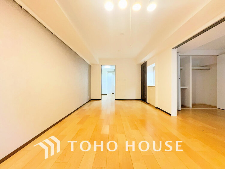 内装 上質な時間を育む暮らしのメインステージ。寛ぎとコミュニケーションを育む居心地のよい場所