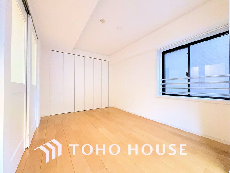 内装 採光もある洋室は、くつろぎのひと時を過ごすのにぴったり